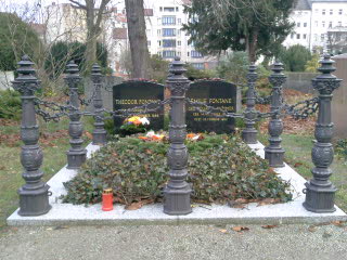 Grabstein Theodor Fontane, Friedhof II der Französischen Gemeinde zu Berlin, Berlin-Mitte