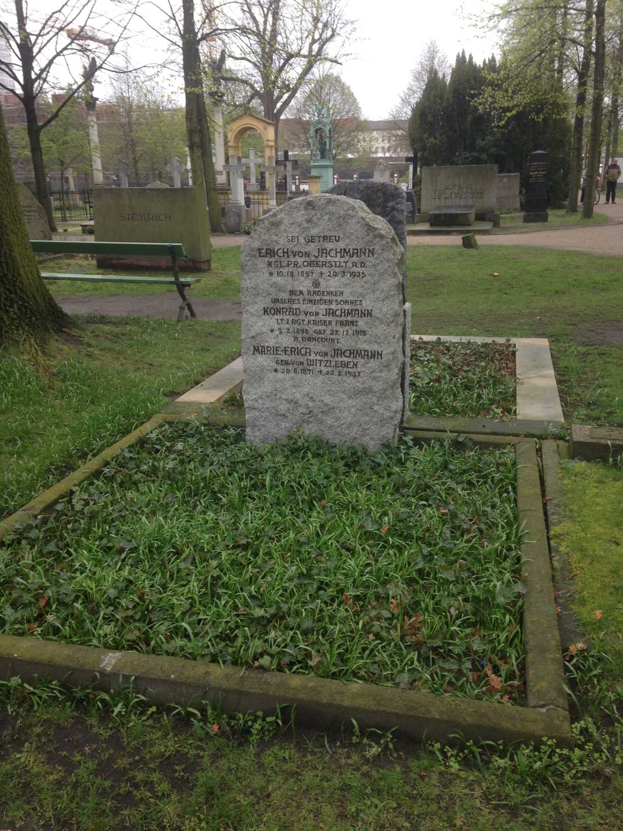 Grabstein Erich von Jachmann, Invalidenfriedhof Berlin