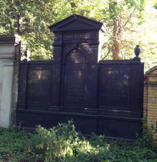 Grabstein Margarete Claussen-Zaïris, Friedhof Columbiadamm, Berlin-Neukölln