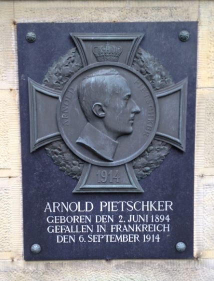 Grabstein Arnold Pietschker, Friedhof Bornstedt, Brandenburg