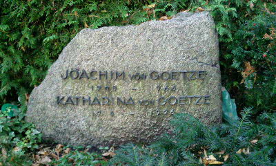 Grabstein Joachim von Goetze, Friedhof Lankwitz, Berlin-Lankwitz, Lange Str. 8-9, Kiesstr. 33