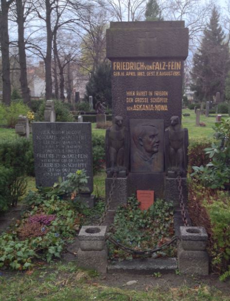 Grabstein von Nicolaus von Falz-Fein, Alter Friedhof der Zwölf-Apostel-Gemeinde, Berlin-Schöneberg