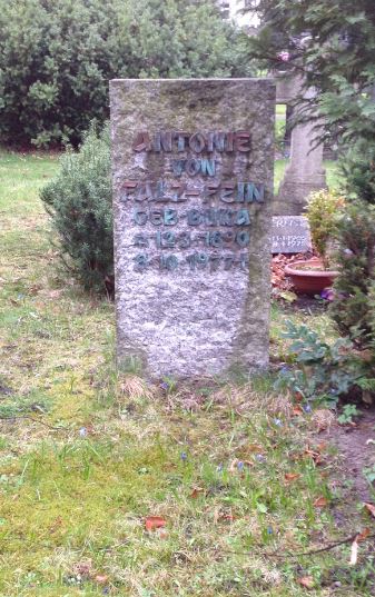 Grabstein Antonie von Falz-Fein, geb. Buka, Alter Friedhof der Zwölf-Apostel-Gemeinde, Berlin-Schöneberg