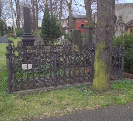 Grabstein Marie Menz, geb. Grosse, Alter Friedhof der Zwölf-Apostel-Gemeinde, Berlin-Schöneberg