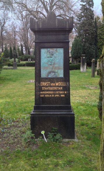 Grabstein Dr. Ernst von Moeller, Alter Friedhof der Zwölf-Apostel-Gemeinde, Berlin-Schöneberg