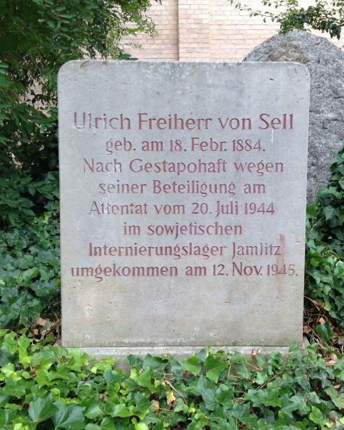 Grabstein Ulrich Freiherr von Sell, Friedhof Bornstedt, Brandenburg