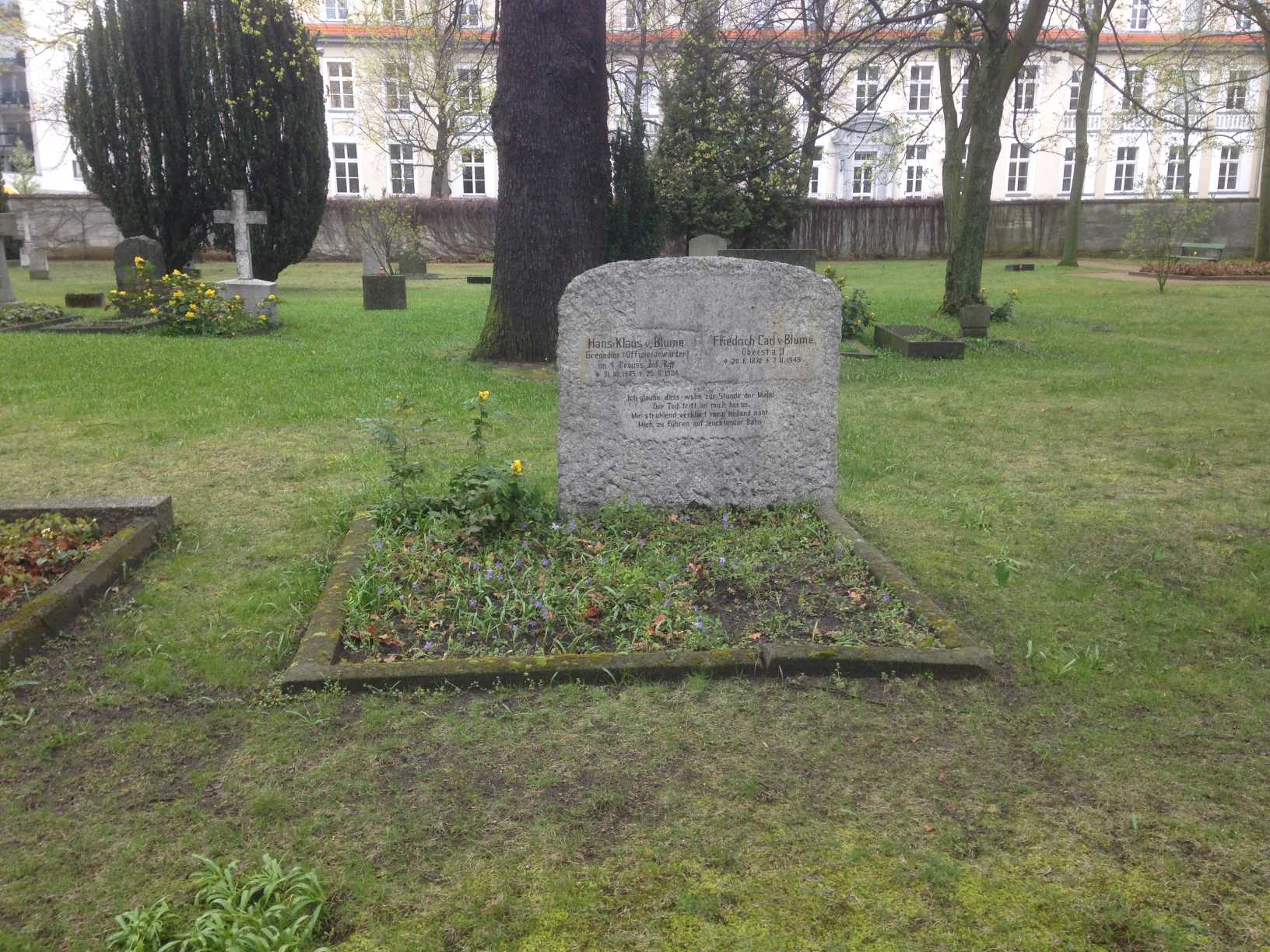 Grabstein Hans-Klaus von Blume, Invalidenfriedhof Berlin