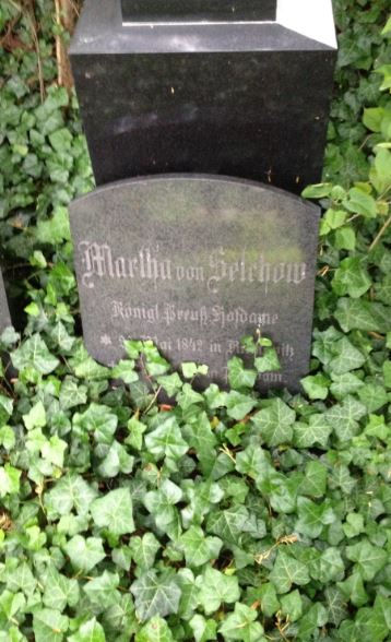 Grabstein Martha von Selchow, Friedhof Bornstedt, Brandenburg