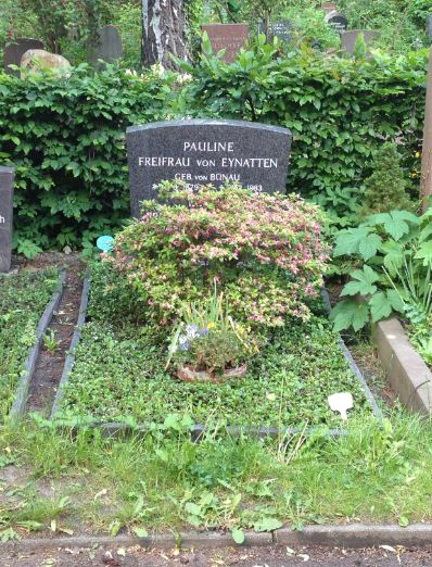 Grabstein Pauline Freifrau von Eynatten, geb. von Bünau, III. Städtischer Friedhof Stubenrauchstraße, Berlin-Friedenau