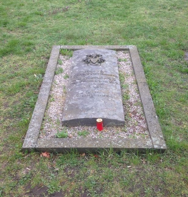 Grabstein Egon Freiherr von Krane, Invalidenfriedhof Berlin, Deutschland