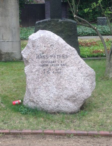 Grabstein Hans Peters, Invalidenfriedhof Berlin, Deutschland
