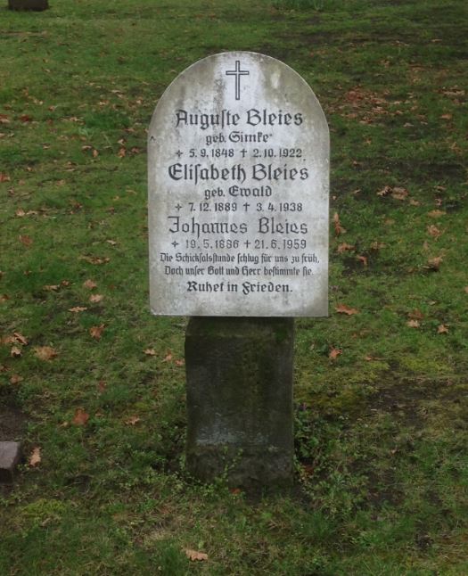 Grabstein Auguste Bleies, geb. Simke, Invalidenfriedhof Berlin, Deutschland
