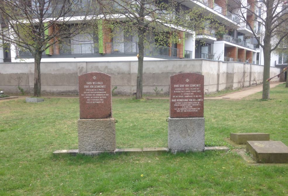 Gedenkstein Hans Werner Graf von Schweinitz, Invalidenfriedhof Berlin, Deutschland