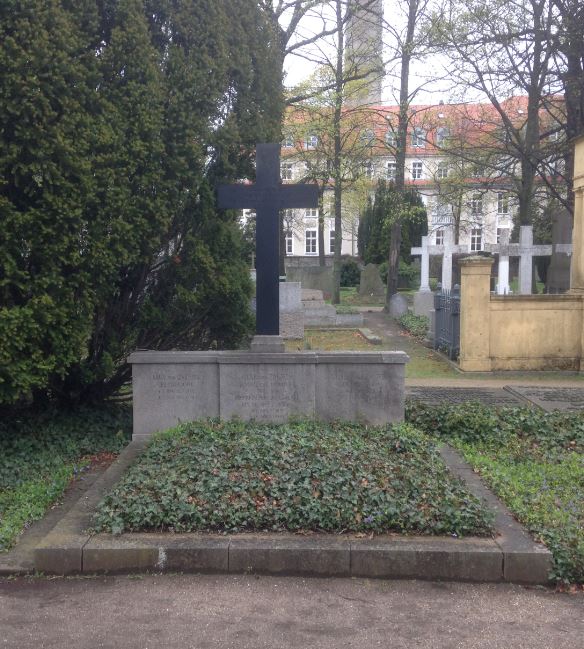 Grabstein Adolf von Zastrow, Invalidenfriedhof Berlin, Deutschland