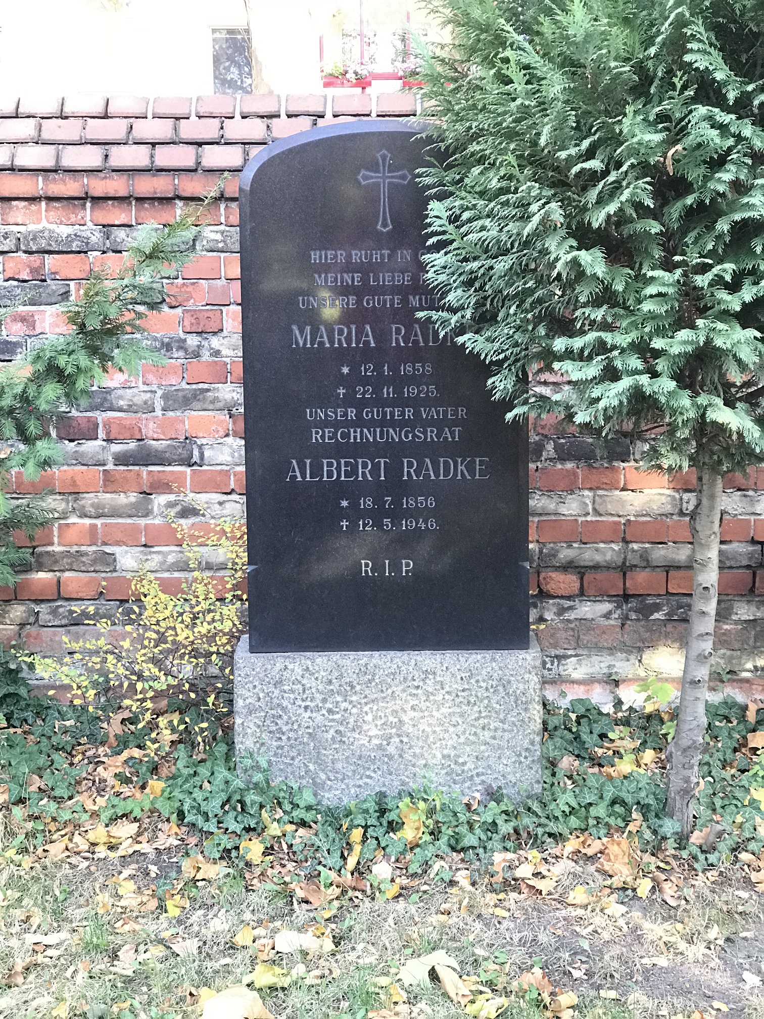 Grabstein Maria Radke, St. Hedwig-Friedhof, Berlin-Weißensee