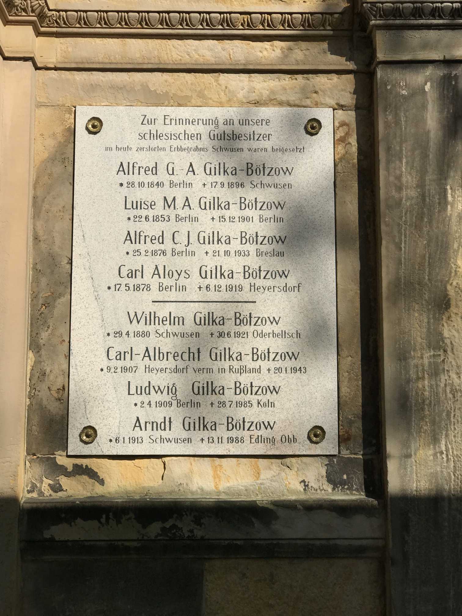 Gedenkstein Carl-Albrecht Gilka-Bötzow auf dem Dreifaltigkeitskirchhof II in Berlin-Kreuzberg