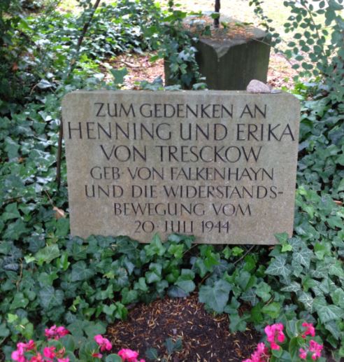 Gedenkstein Henning von Tresckow, Friedhof Bornstedt, Brandenburg