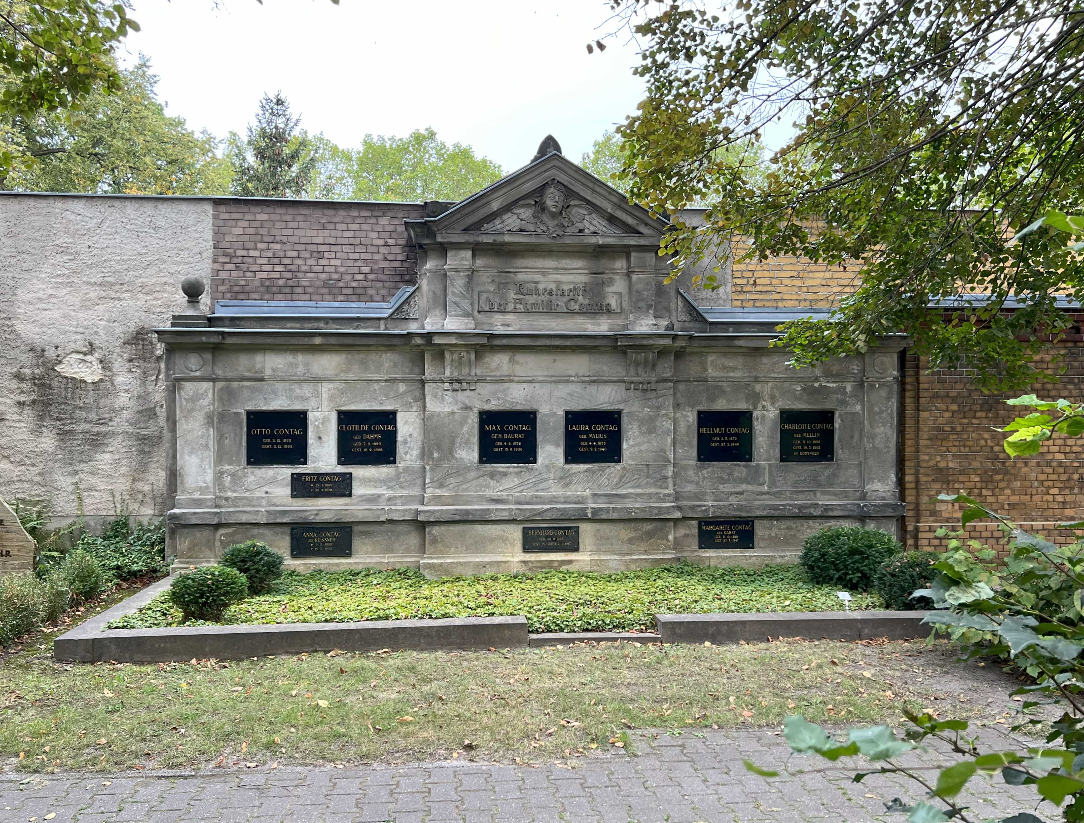 Grabstein Fritz Contag, Friedhof Wilmersdorf, Berlin, Deutschland