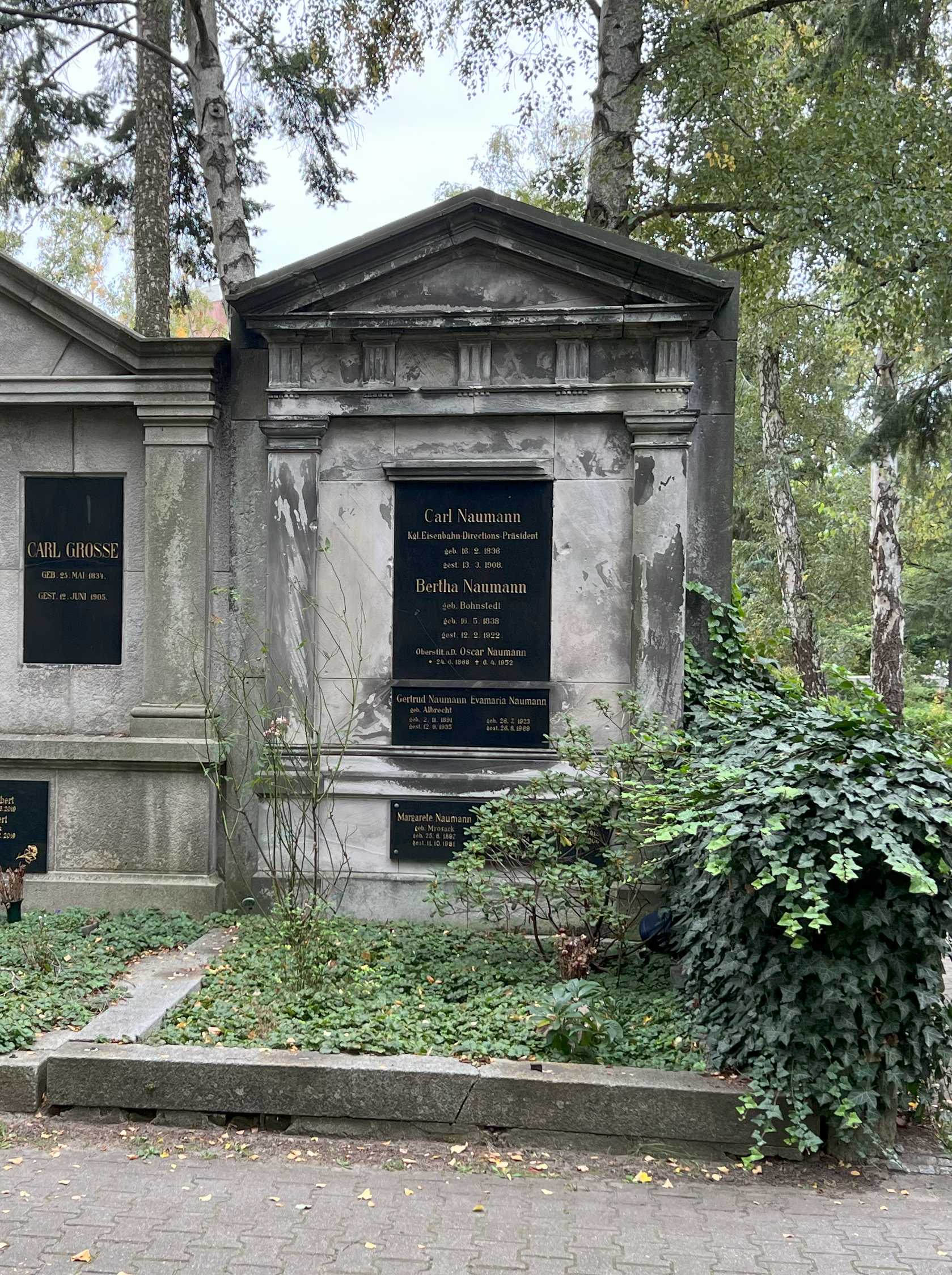 Grabstein Carl Naumann, Friedhof Wilmersdorf, Berlin
