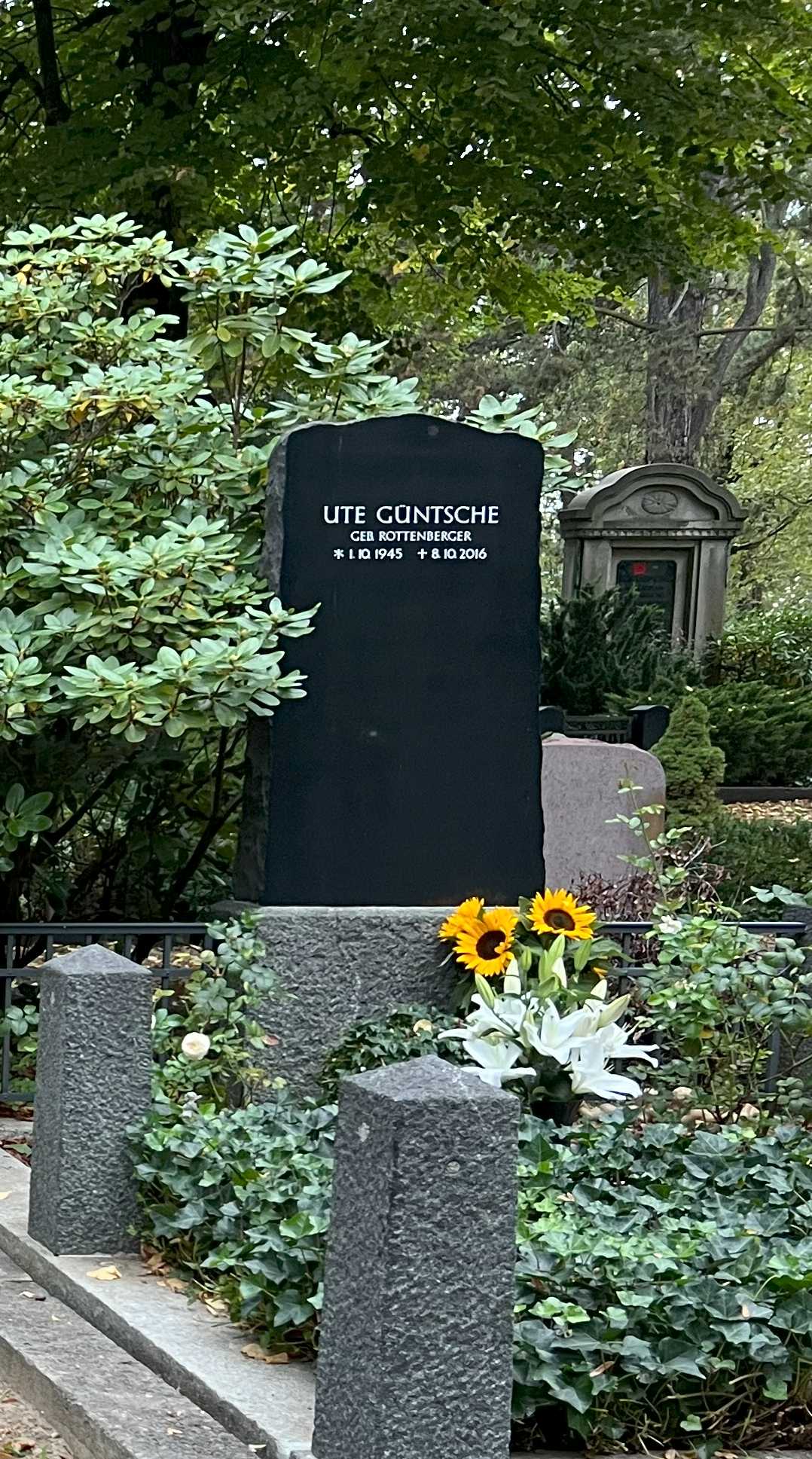 Grabstein Ute Güntsche, geb. Rottenberger, Friedhof Wilmersdorf, Berlin