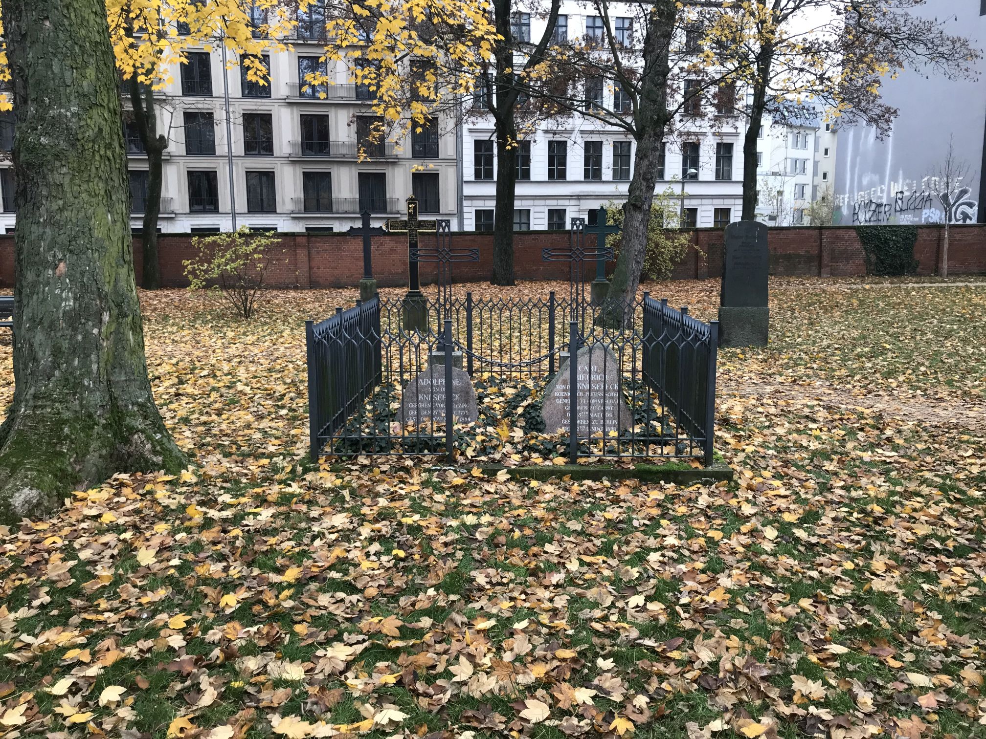 Grabstein Karl Friedrich von dem Knesebeck, Alter Garnisonfriedhof Berlin