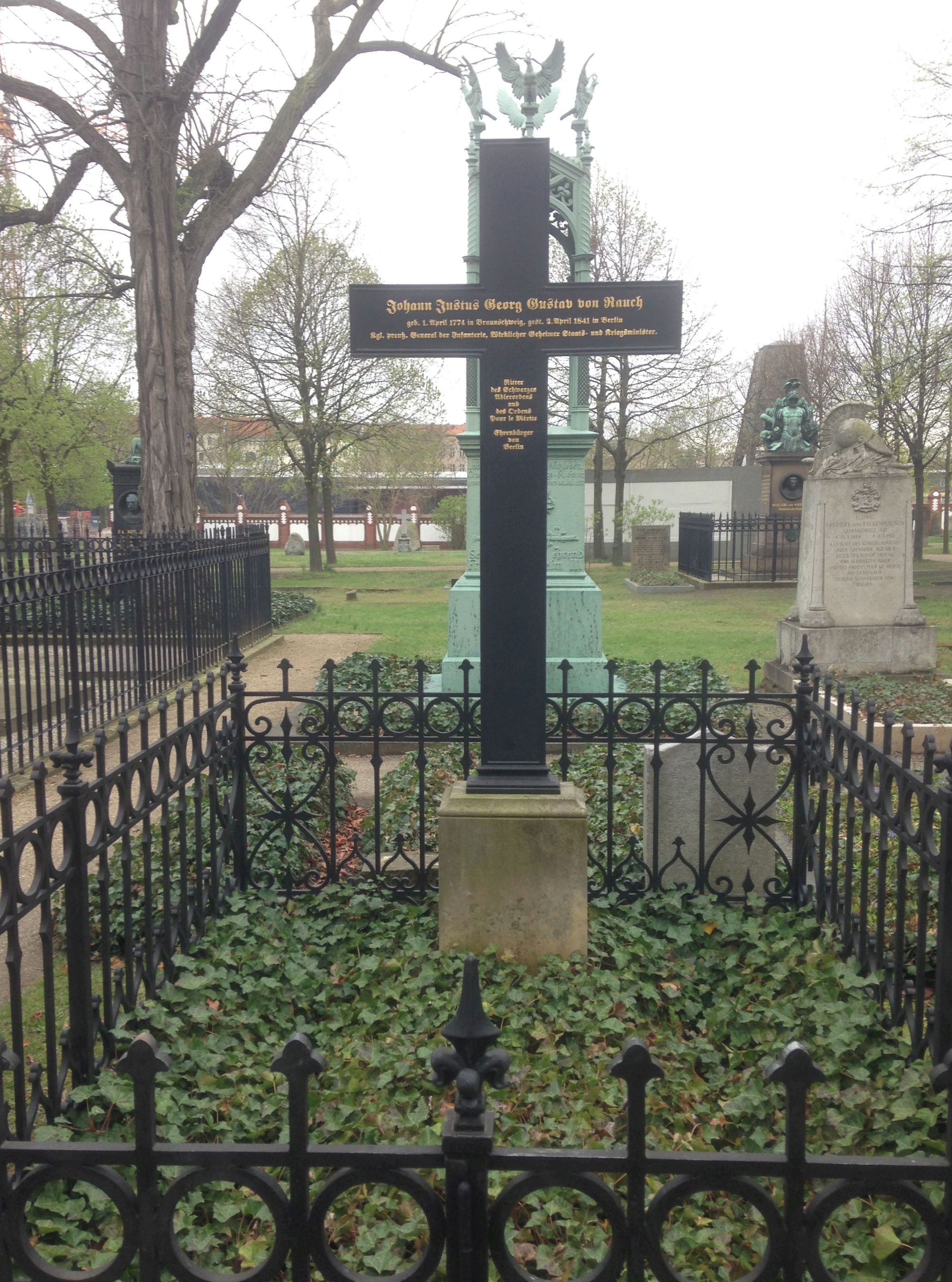 Grabstein Gustav von Rauch, Invalidenfriedhof Berlin, Deutschland