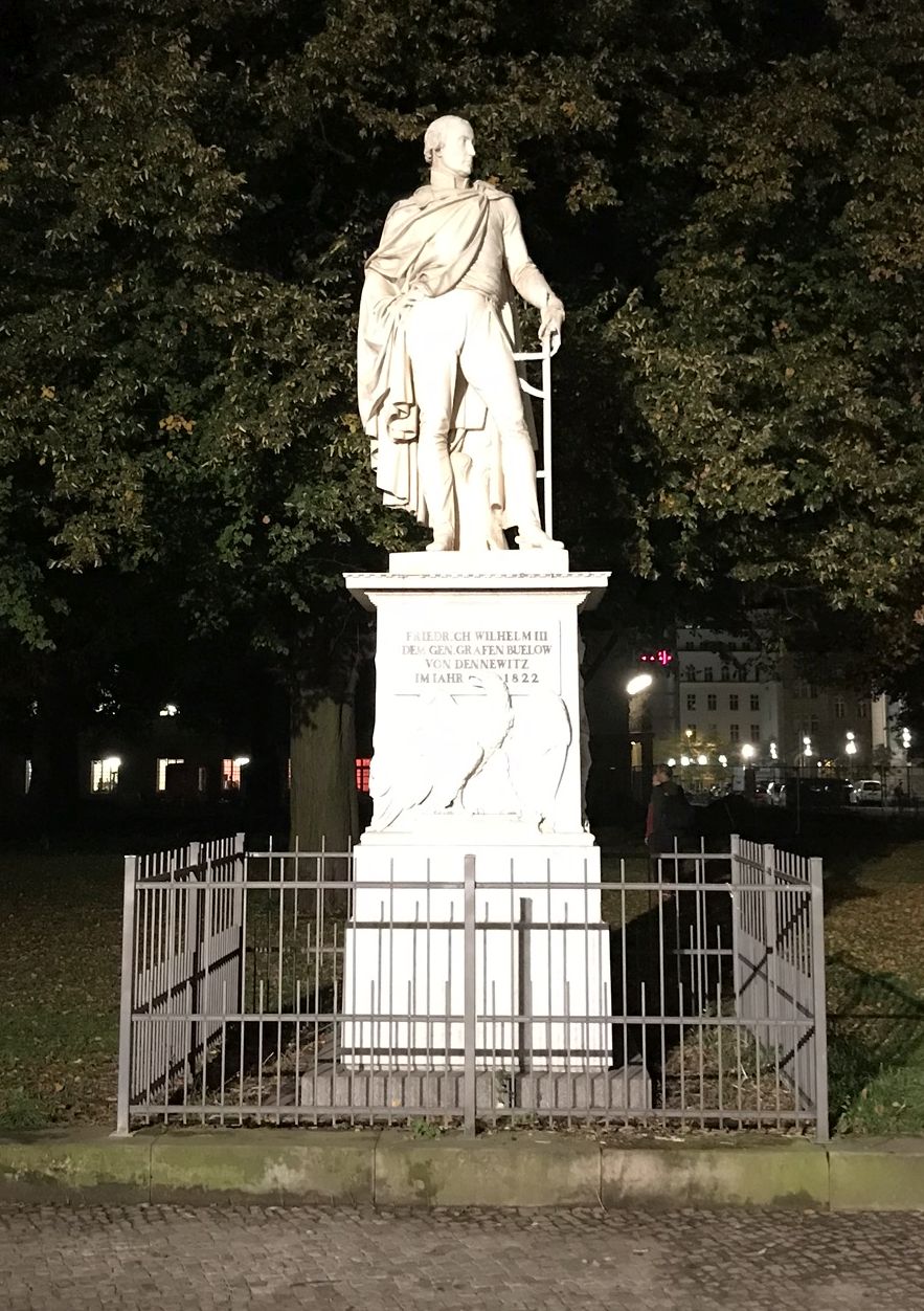 Standbild von Friedrich Wilhelm Graf Bülow von Dennewitz, Berlin Unter den Linden