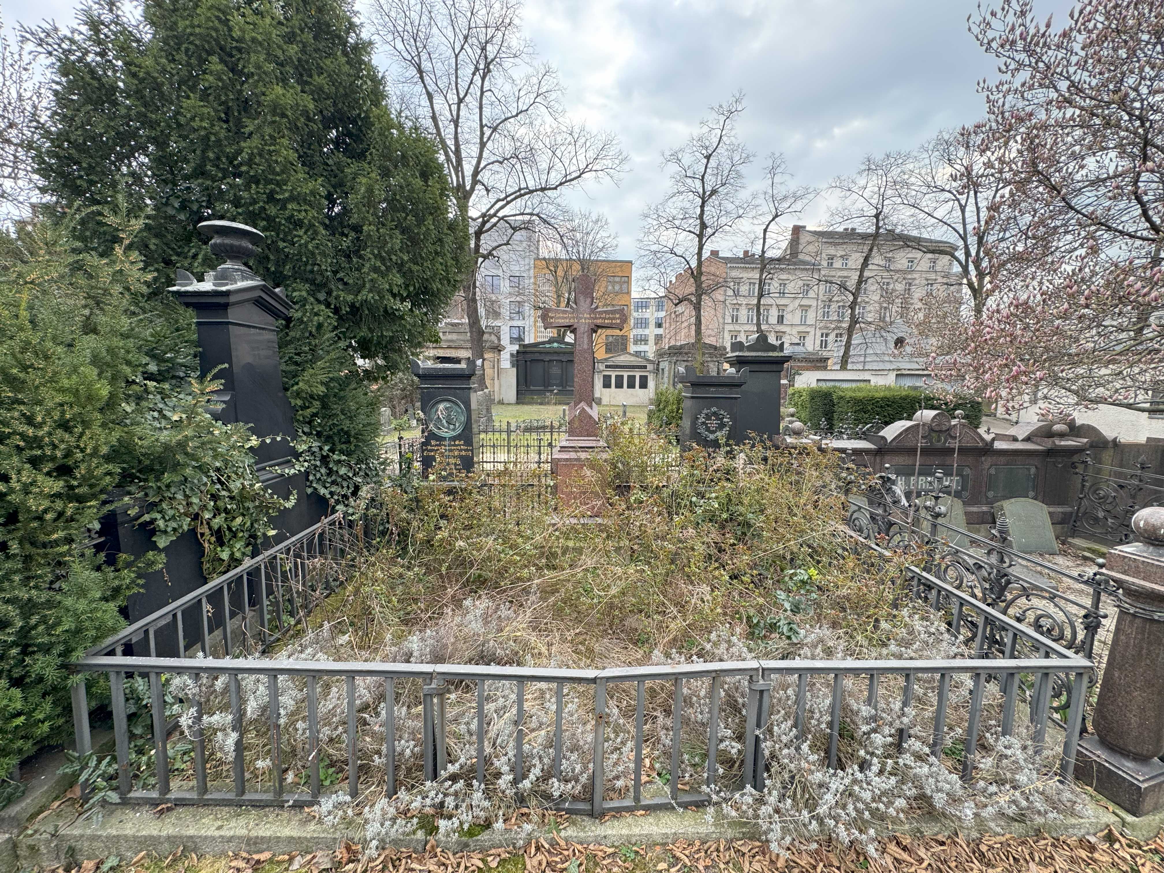 Grabstein Mathilde Schering, geb. Zitelmann, Friedhof III der Jerusalems- und Neuen Kirchengemeinde, Berlin-Kreuzberg, Deutschland