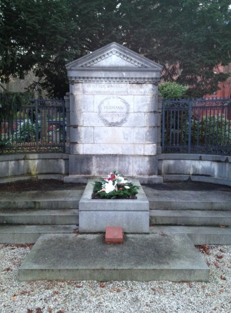 Grabstein Hermann von Helmholtz, Friedhof Wannsee, Lindenstraße, Berlin