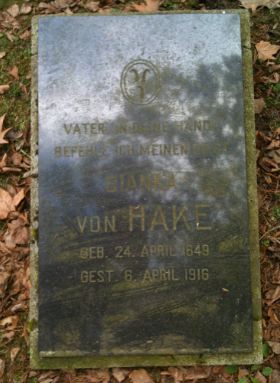Grabstein Bianka von Hake, Alter Dorffriedhof Kleinmachnow, Brandenburg