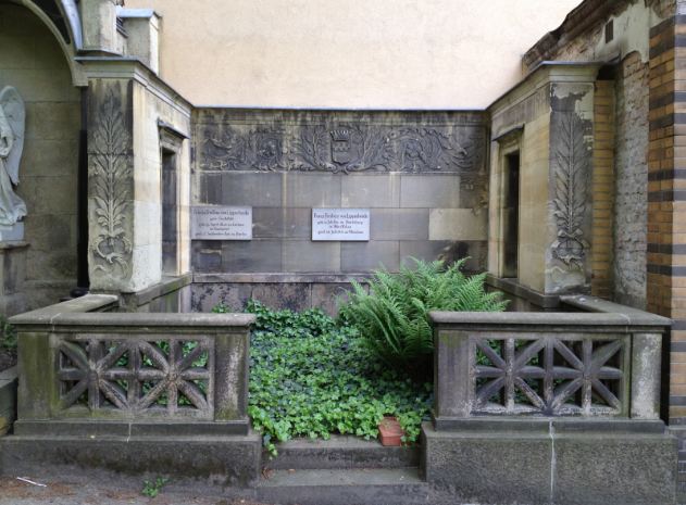 Grabstein Franz Freiherr von Lipperheide, Alter St. Matthäus Kirchhof, Berlin-Schöneberg