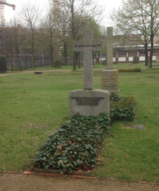 Grabstein Esther-Maria von Witzleben, Invalidenfriedhof Berlin, Deutschland