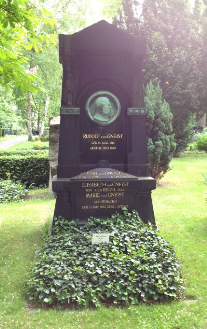 Grabstein Karl von Gneist, Alter St. Matthäus Kirchhof, Berlin-Schöneberg