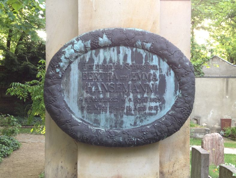 Grabstein Bertha Hansemann, Alter St. Matthäus Kirchhof, Berlin-Schöneberg