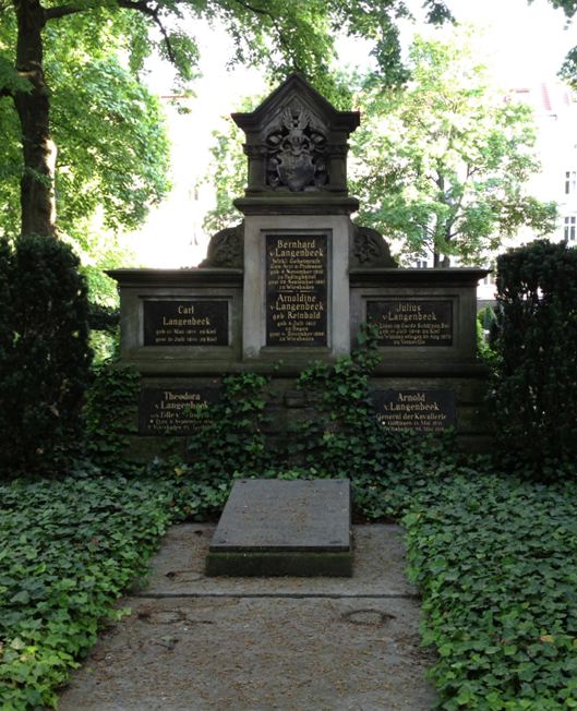 Grabstein Julius von Langenbeck, Alter St. Matthäus Kirchhof, Berlin-Schöneberg