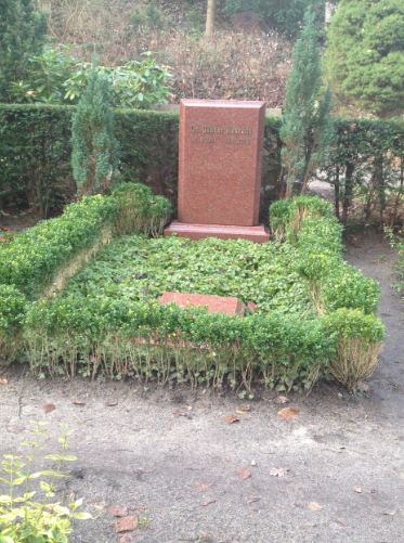 Grabstein Günter Rexrodt, Friedhof Heerstraße, Berlin-Charlottenburg, Deutschland