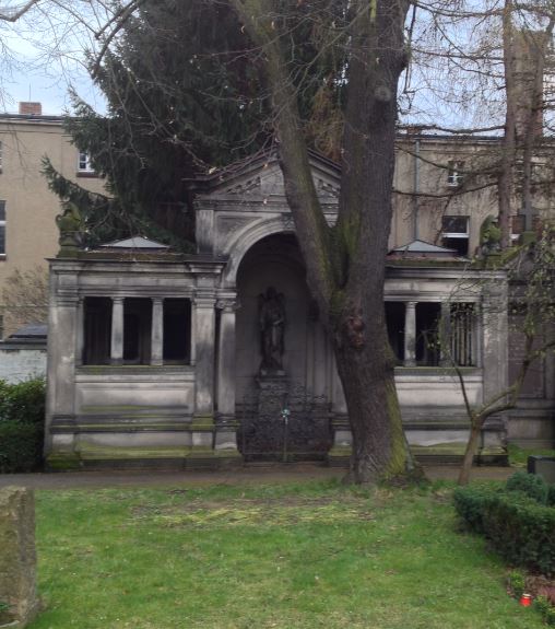 Grabstein Dr. Alfred Herrmann, Alter Friedhof der Zwölf-Apostel-Gemeinde, Berlin-Schöneberg