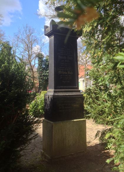 Grabstein Wilhelm Busse, Friedhof Stahnsdorf, Brandenburg