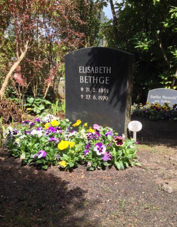 Grabstein Elisabeth Bethge, Friedhof Zehlendorf, Onkel-Tom-Str., Berlin