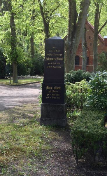 Grabstein Johannes Storck, Friedhof Zehlendorf, Onkel-Tom-Str., Berlin