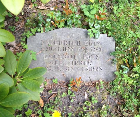 Grabstein Friedrich Götz, Friedhof Zehlendorf, Onkel-Tom-Str., Berlin