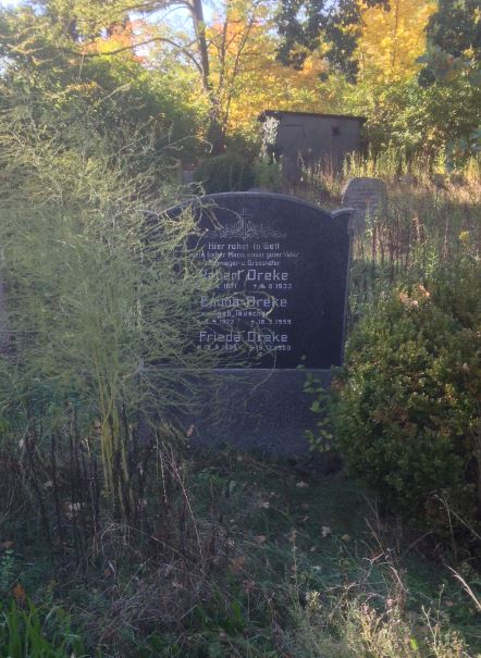 Grabstein Robert Dreke, Friedhof Schönow, Berlin-Zehlendorf, Deutschland