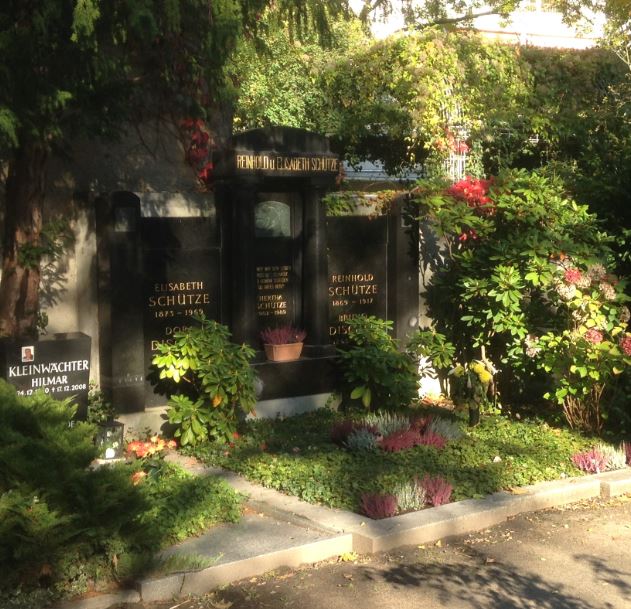 Grabstein Elisabeth Schütze, Friedhof Schmargendorf, Berlin, Deutschland