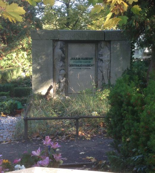 Grabstein Gertraud Habicht, Friedhof Schmargendorf, Berlin, Deutschland