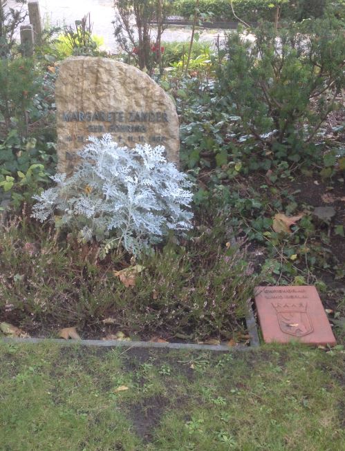 Grabstein Robert Zander, Friedhof Schmargendorf, Berlin, Deutschland