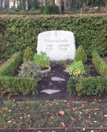 Grabstein Wernfried Brandt von Lindau, Friedhof Lankwitz, Berlin, Deutschland