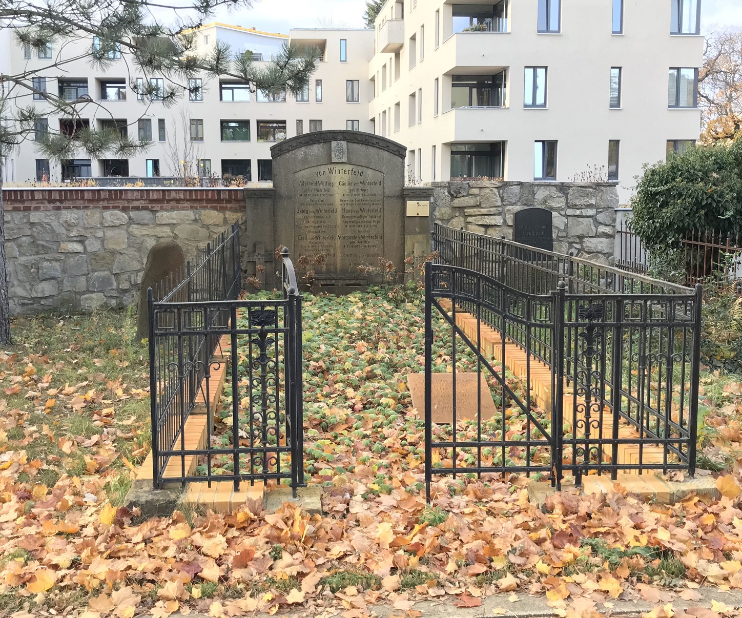 Grabstein Margarete von Winterfeld, geb. Herrlich, Alter Friedhof Potsdam, Brandenburg