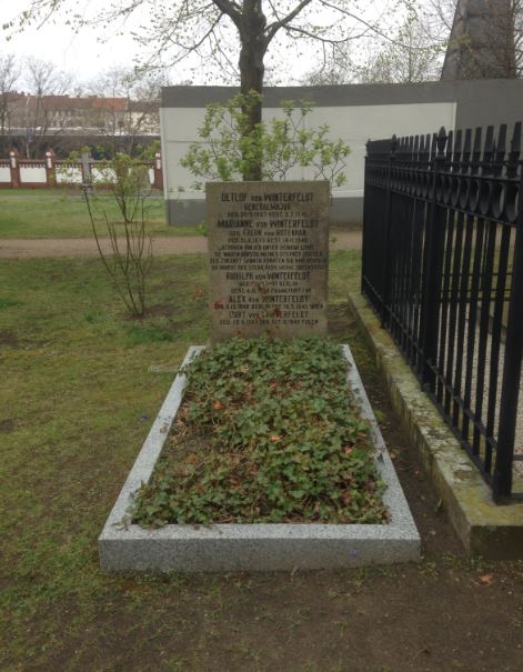 Grabstein Rudolph von Winterfeldt, Invalidenfriedhof Berlin, Deutschland