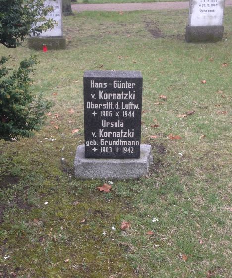 Grabstein Ursula von Kornatzki, geb. Grundtmann, Invalidenfriedhof Berlin, Deutschland