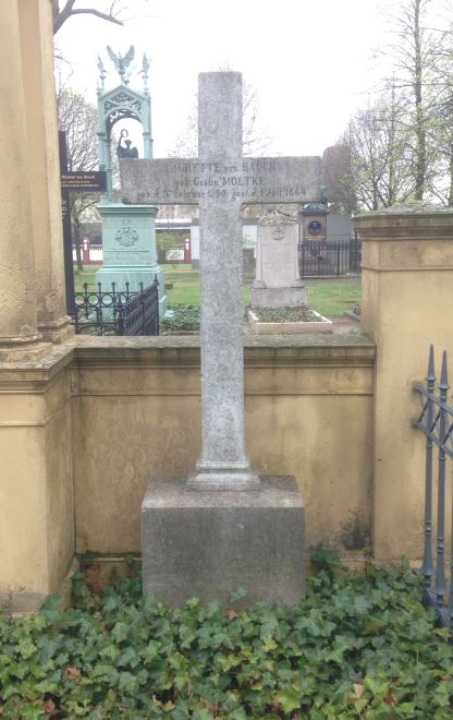Grabstein Laurette von Rauch, geb. Gräfin von Moltke, Invalidenfriedhof Berlin, Deutschland